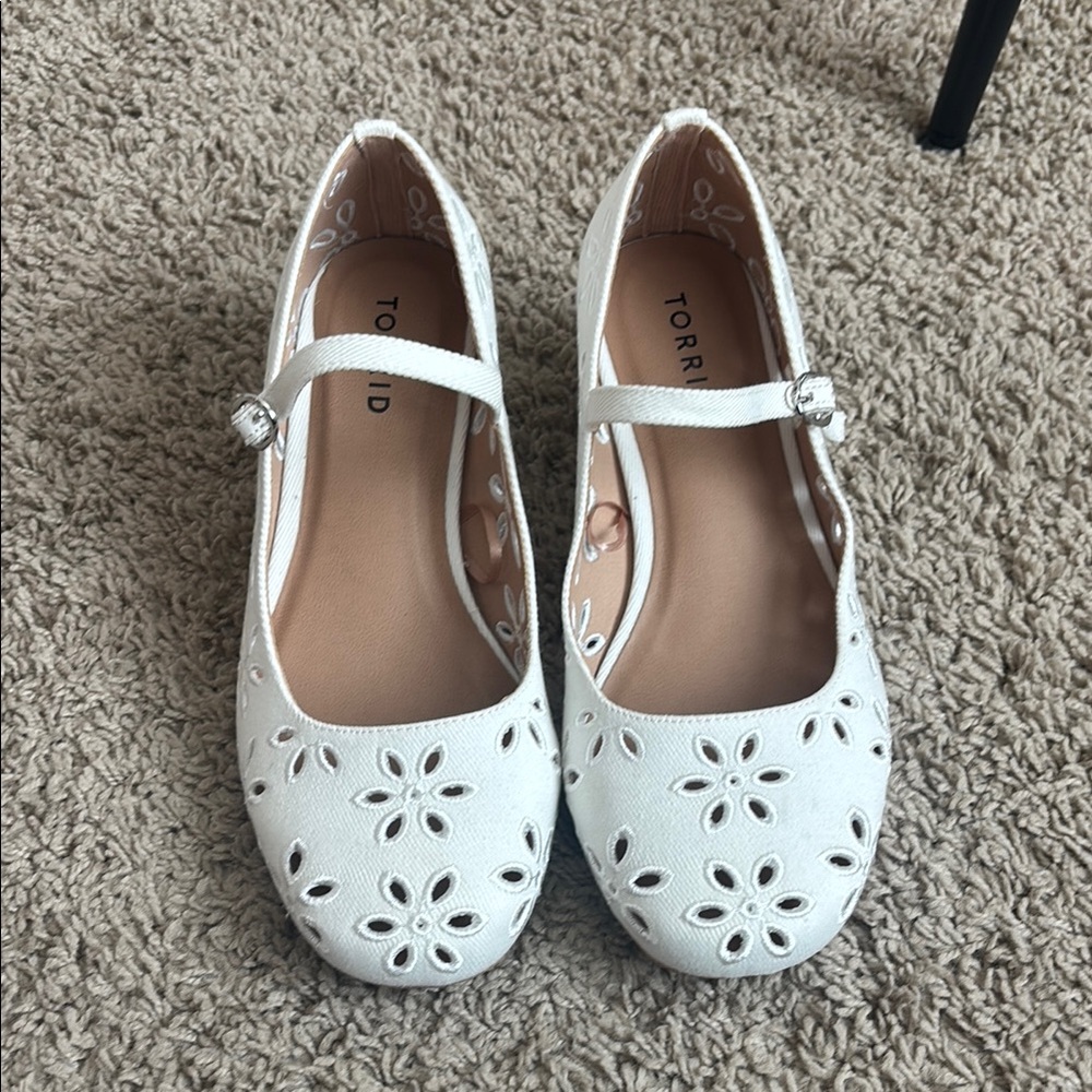 Torrid White Mary Jane heels
